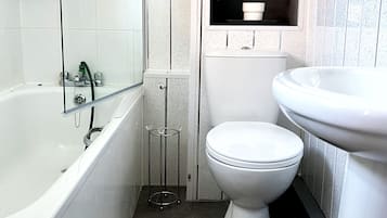 Deluxe Apartment, Private Bathroom | Bathroom