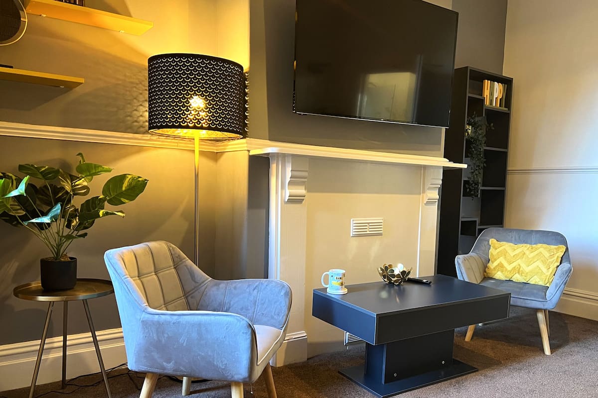 Deluxe Apartment, Private Bathroom | Lounge