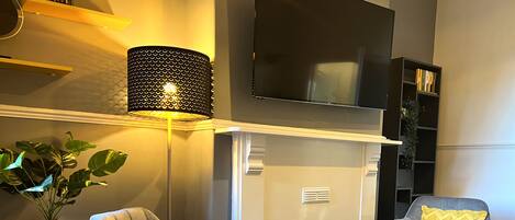 Deluxe Apartment, Private Bathroom | Lounge