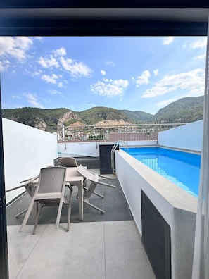 Traditional Apartment | Balcony view