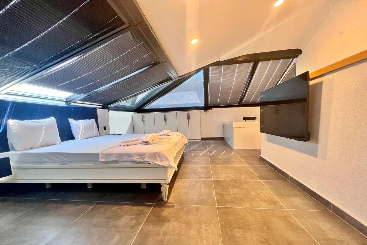 Dupleks Deluks, 2 kamar tidur, pemandangan bukit | Setrika/meja setrika, Wi-Fi gratis, dan seprai linen