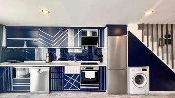 Deluxe Duplex, 2 Bedrooms, Hill View | Private kitchen | Oven, stovetop, dishwasher, cookware/dishes/utensils