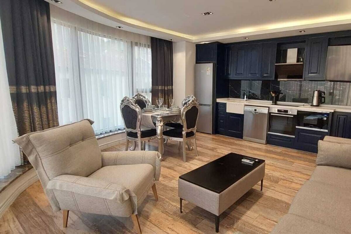 Apartemen Royal, 2 kamar tidur | Dapur pribadi | Oven, kompor, mesin pencuci piring, dan peralatan masak/sendok-piring