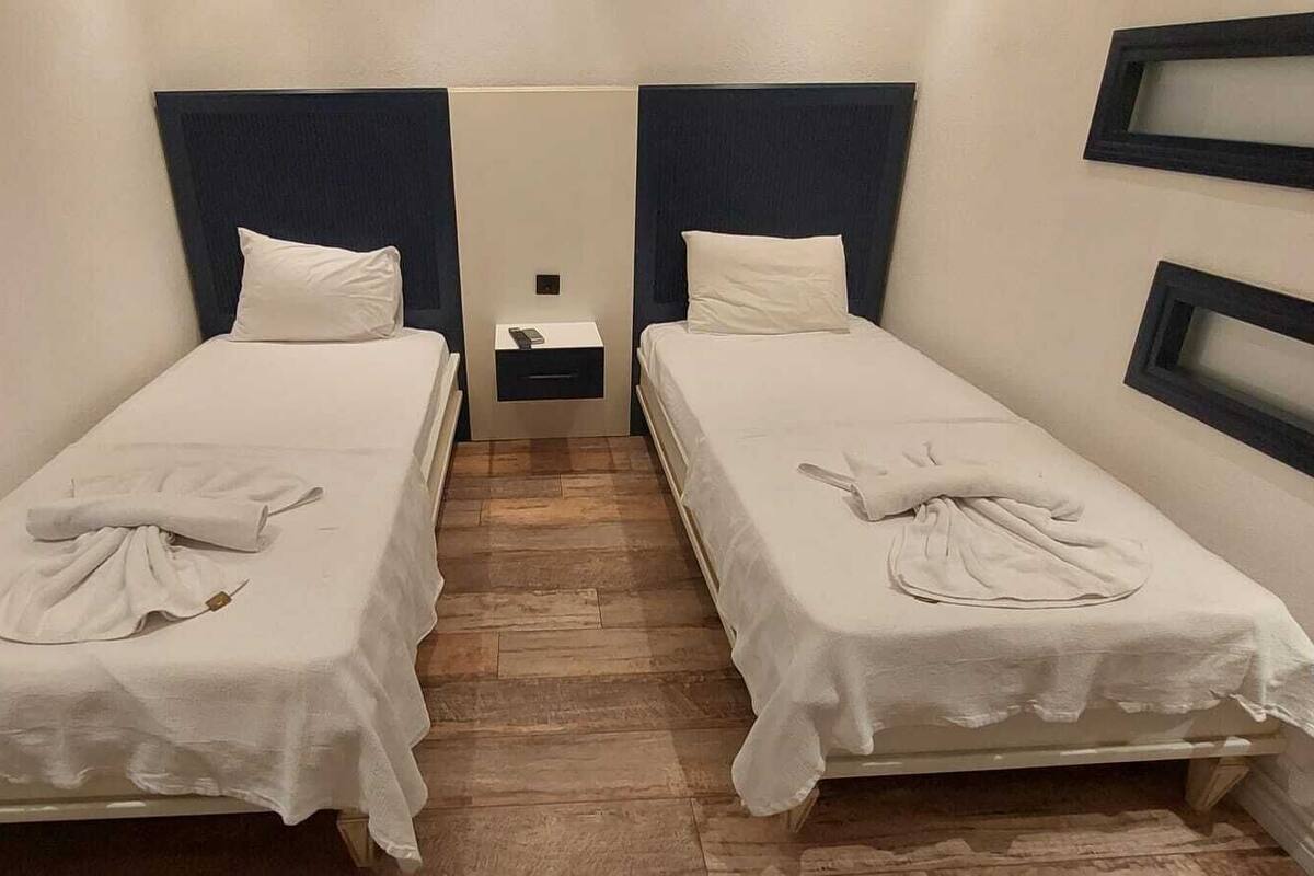 Apartemen Mewah, 2 kamar tidur | Setrika/meja setrika, Wi-Fi gratis, dan seprai linen