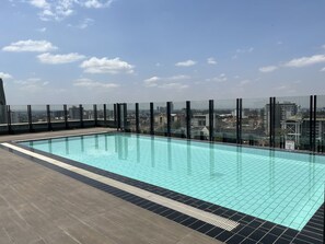 Rooftop pool - Sincerely Yours Suites and Serviced Apartments (Nairobi)