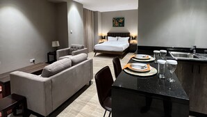 Desk, laptop workspace, soundproofing, free WiFi - Sincerely Yours Suites and Serviced Apartments (Nairobi)