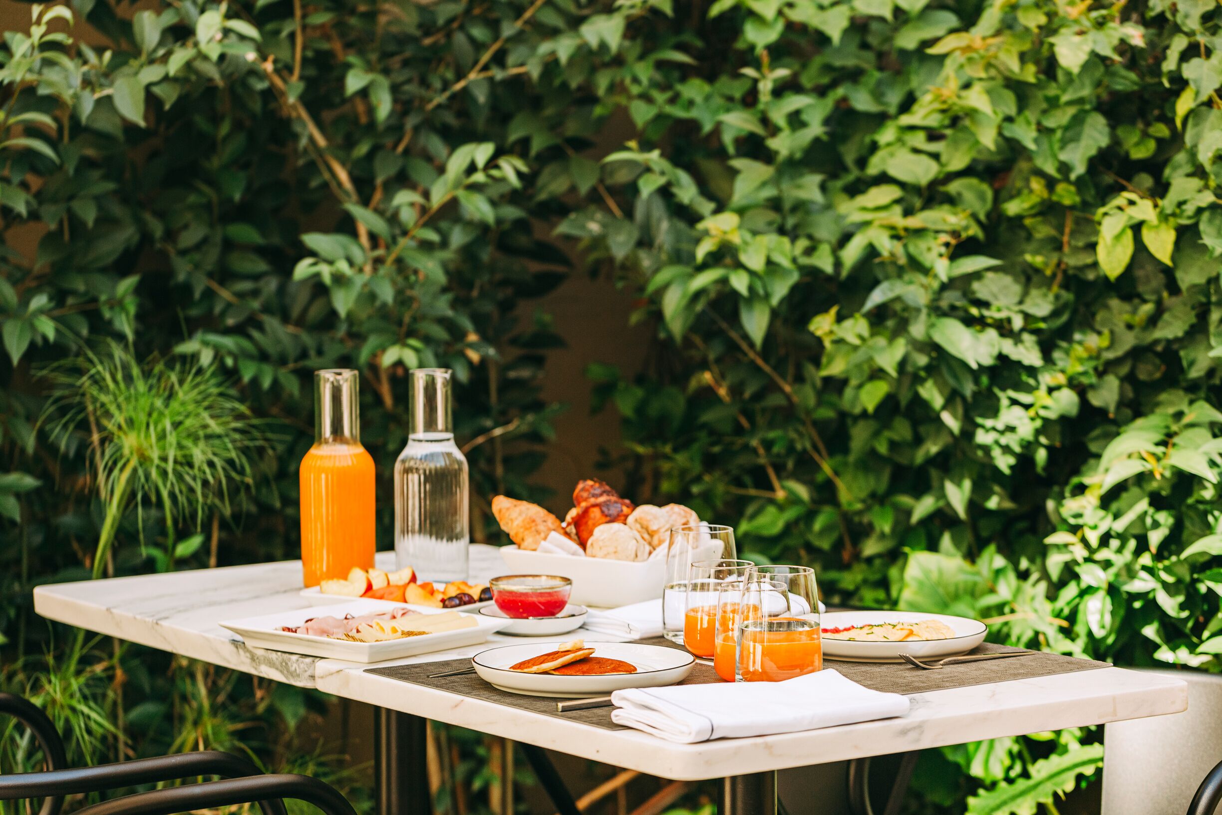 Daily full breakfast (EUR 20 per person)