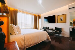 Habitación Royal doble | Ropa de cama de alta calidad, caja fuerte, decoración individual