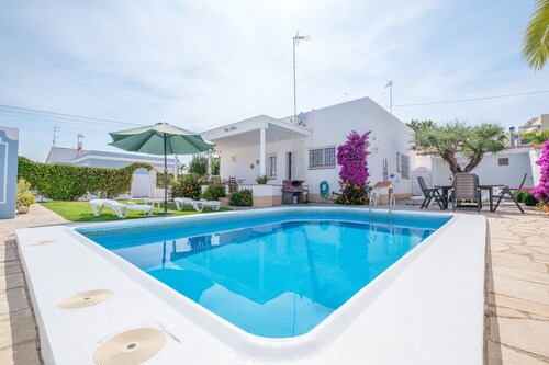 Ferienhaus 'Marblau 1' in Strandnähe mit Pool und WLAN