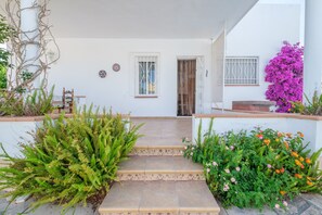 Exterior detail - Holiday Home 'Marblau 1' close to the Beach with Pool & Wi-Fi (Vinaros)
