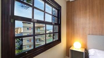 1 slaapkamer, een strijkplank/strijkijzer, gratis wifi, beddengoed