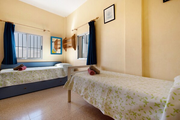 2 bedrooms, iron/ironing board, bed sheets