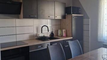 Apartment (A1) | Private kitchen | Fridge, microwave, oven, stovetop