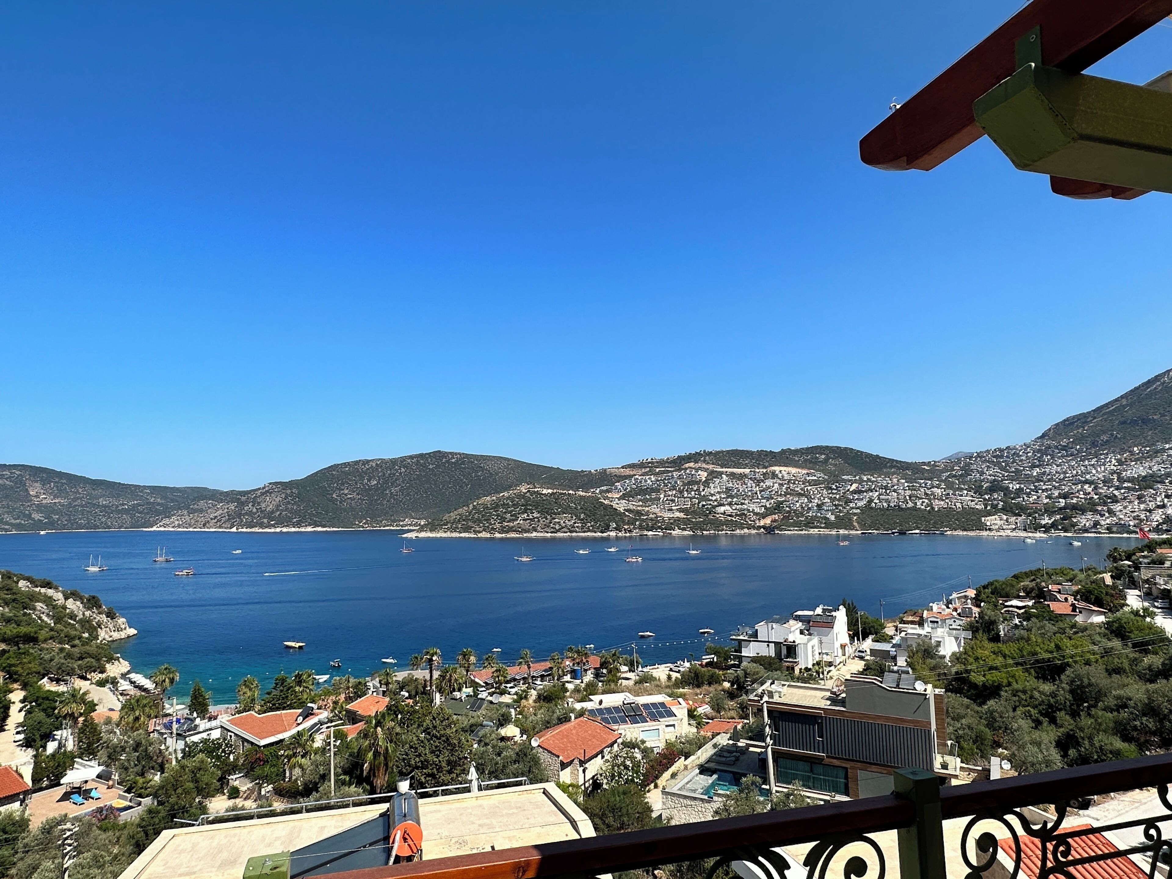 Large and luxurious beachfront villa in Antalya