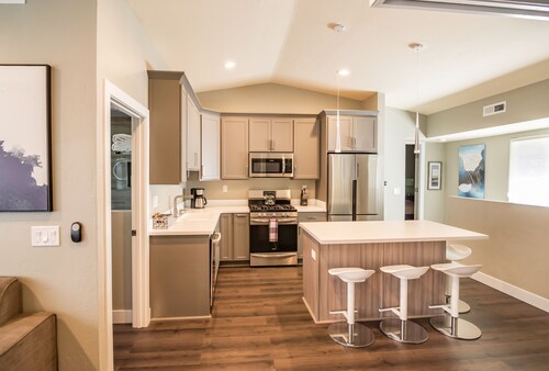 *Brand New* Modern Luxury Downtown Loft with AC!!!