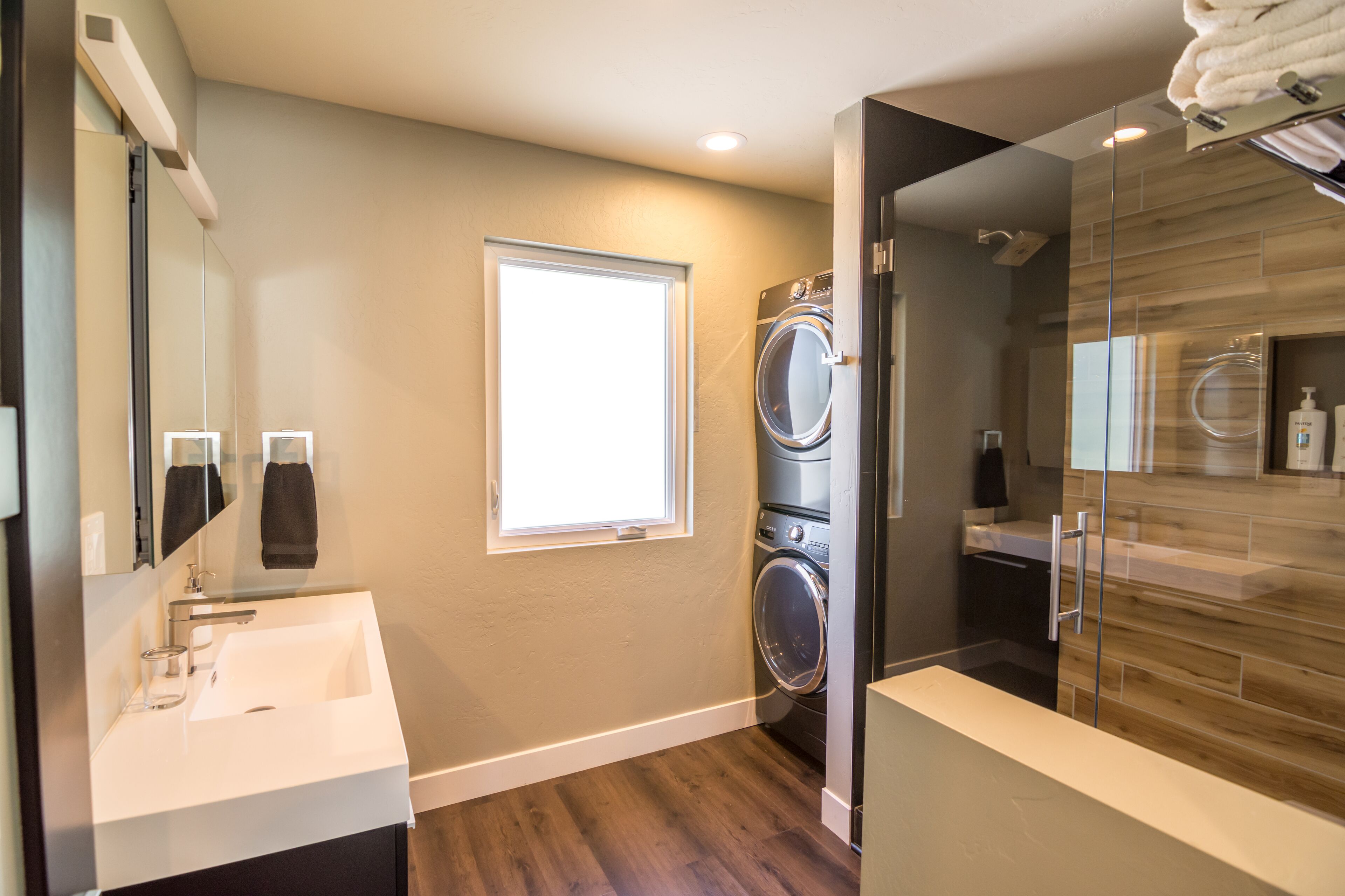 Shower, hair dryer, towels