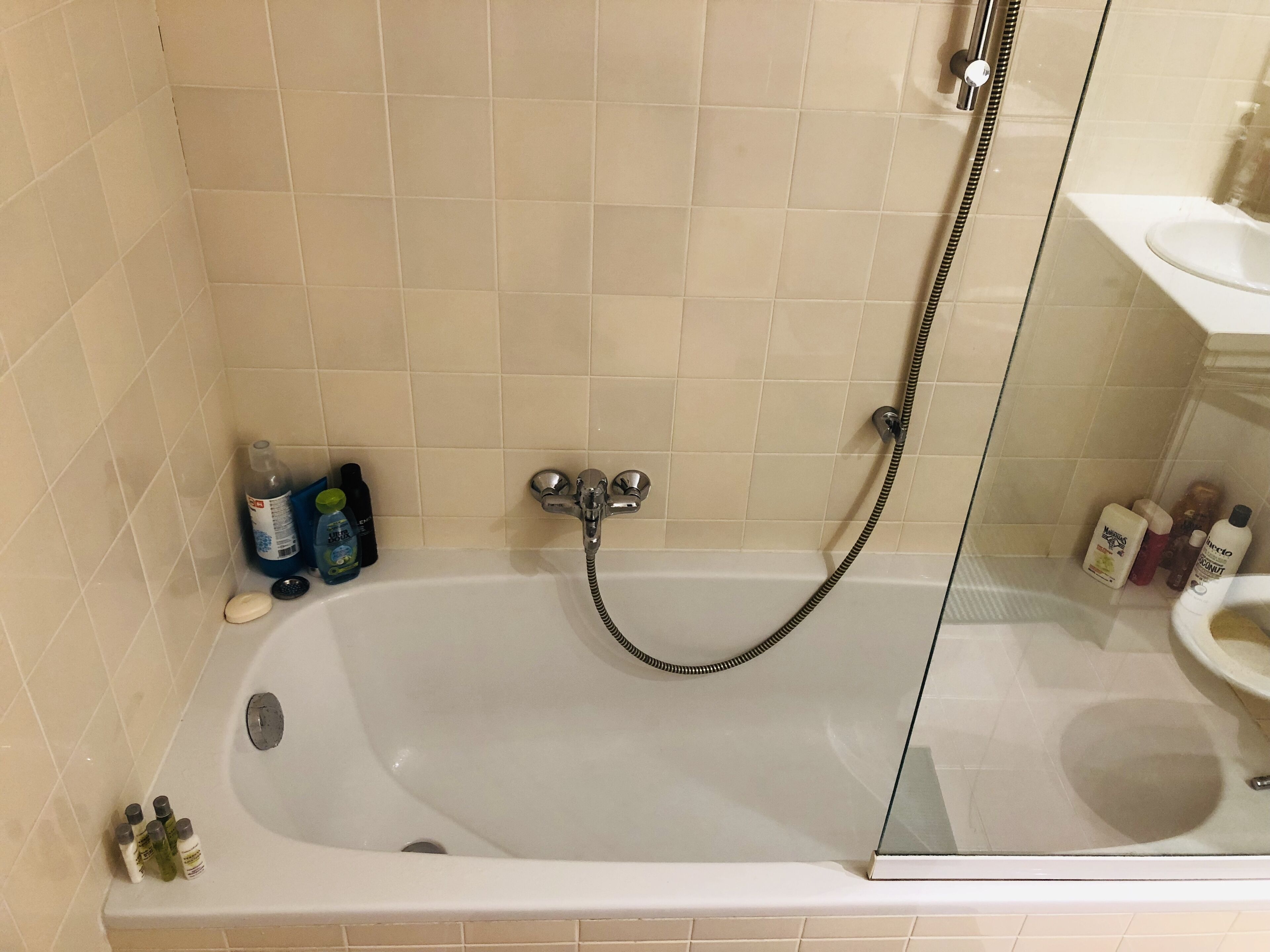 *Spacious modern an apartment in city center*