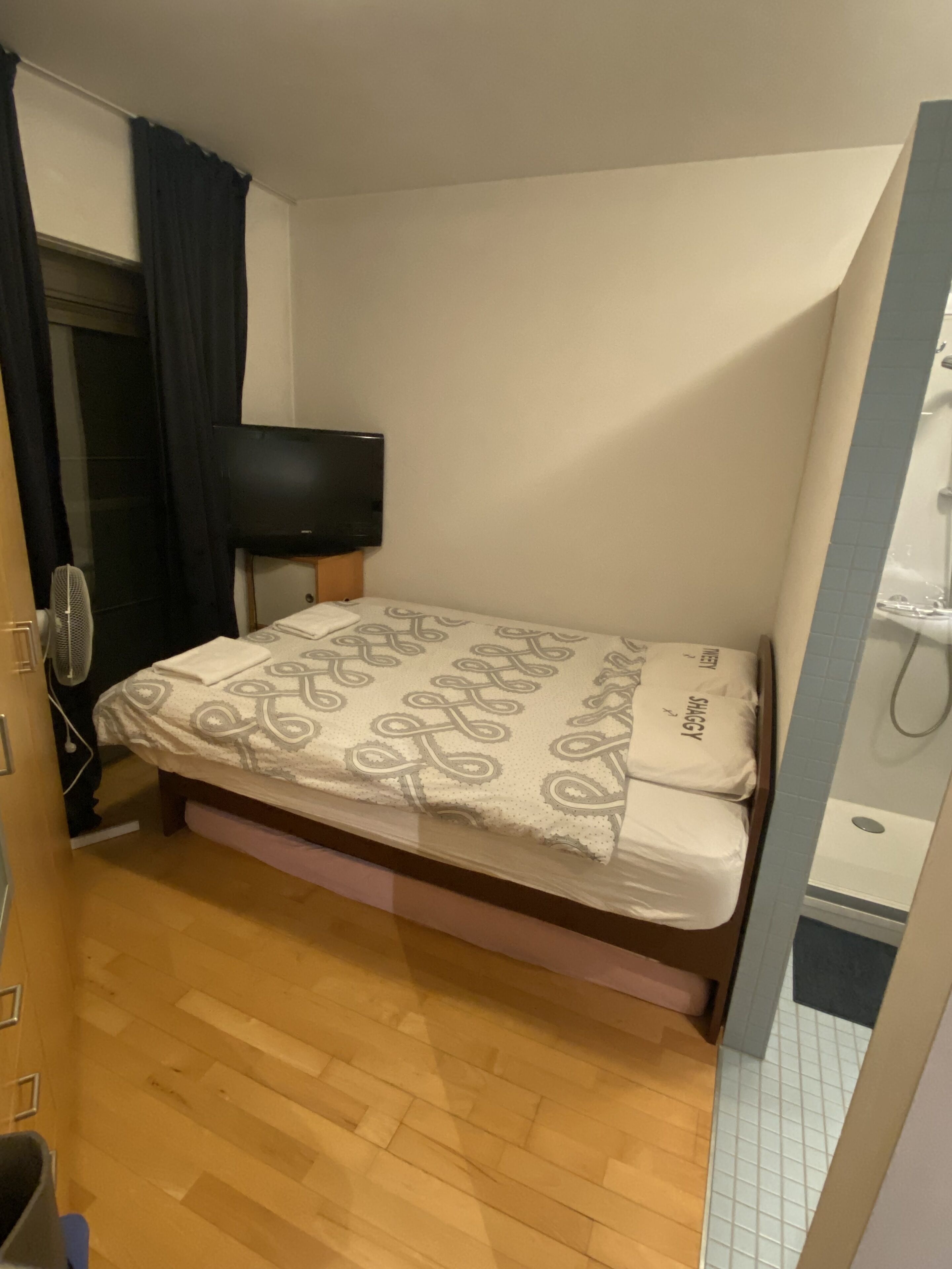 *Spacious modern an apartment in city center*