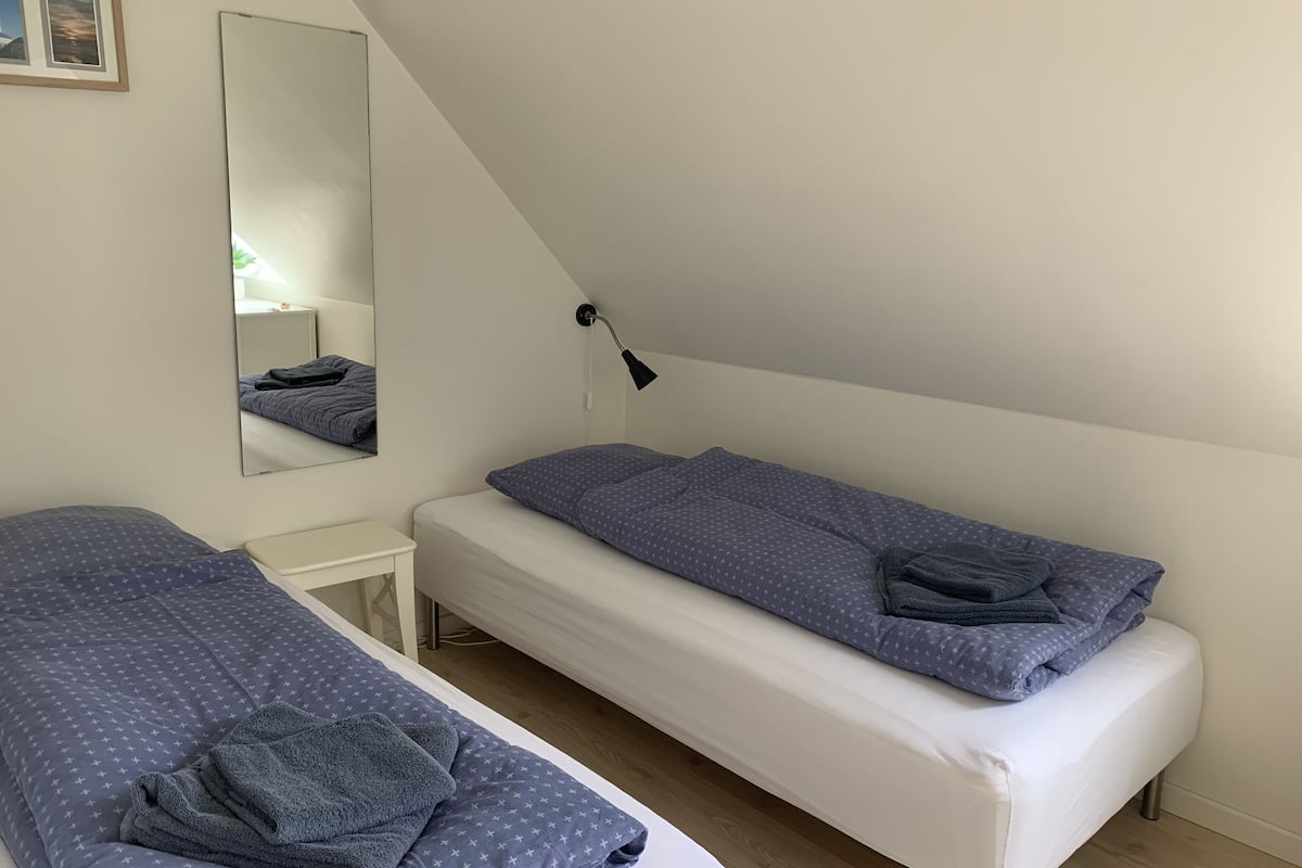 Free cribs/infant beds, free WiFi