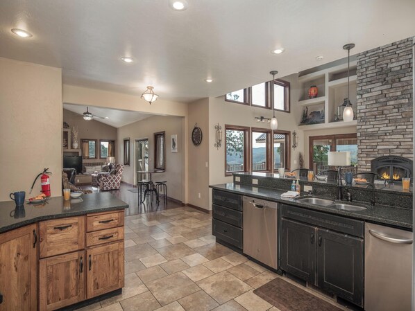 Studio (6 Bedrooms) | Property amenity