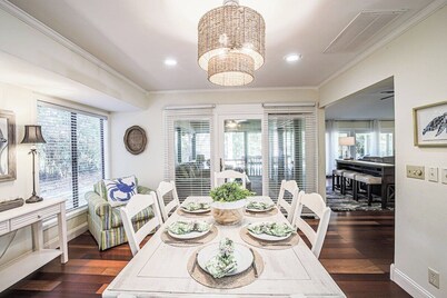 Cozy Ranch with Private Heated Pool, Hot Tub, King Bed, Prime Location, Clean