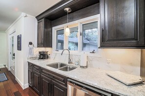 Fridge, microwave, oven, stovetop - Cozy Ranch with Private Heated Pool, Hot Tub, King Bed, Prime Location, Clean (Hilton Head Island)