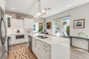 Fridge, microwave, stovetop, dishwasher