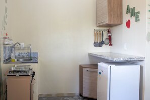 Mini-fridge, cookware/dishes/utensils