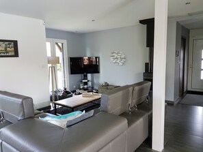 4 Schlafzimmer, BĂŒgeleisen/BĂŒgelbrett, WLAN, BettwĂ€sche