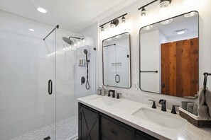 Bathtub, hair dryer, towels, shampoo