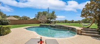 Rustic Cabin Mansion - Hot tub, Gym, Cinema, Pool