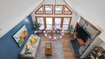 Fernseher, Kamin, Tischfußball, Stereoanlage