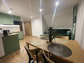 Classic Apartment, 1 Queen Bed with Sofa bed, Balcony, Mountain View | Iron/ironing board, free WiFi, bed sheets - Pokoje Gościnne Magnas (Poronin)