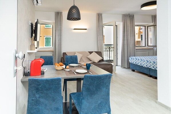 In-room safe, free WiFi, bed sheets