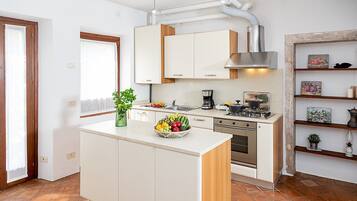 Réfrigérateur, four, plaque de cuisson, lave-vaisselle