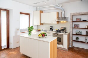 Refrigerador, horno, parrilla de estufa y lavavajillas 