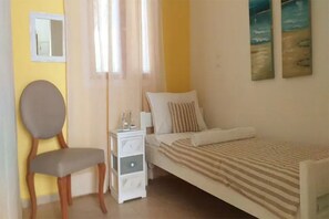 3 chambres, bureau, fer et planche Ă repasser, accĂšs au Wi-Fi (inclus)