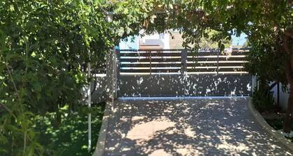 Amalia House 5 minu from the beach, ideal for families with children and pets