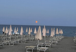 Outdoor banquet area - Albenga Sea front, 20 mt from beach, splendid sea view .Smart working, holidays (Albenga)