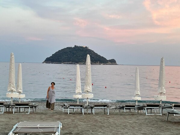 On the beach - Albenga Sea front, 20 mt from beach, splendid sea view .Smart working, holidays (Albenga)