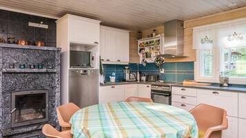 Refrigerador, microondas, lavavajillas, silla alta para bebés