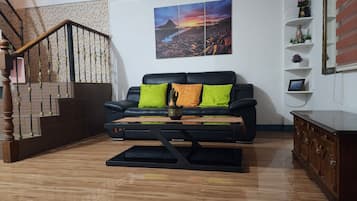 Family Townhome, Courtyard View | 3 bedrooms, premium bedding, iron/ironing board, free WiFi