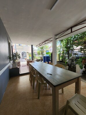 Exterior - La Aldea (Lapu-Lapu)