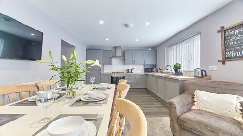 Host & Stay | Sea Breeze