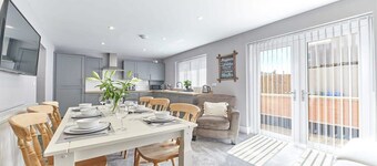 Host & Stay | Sea Breeze