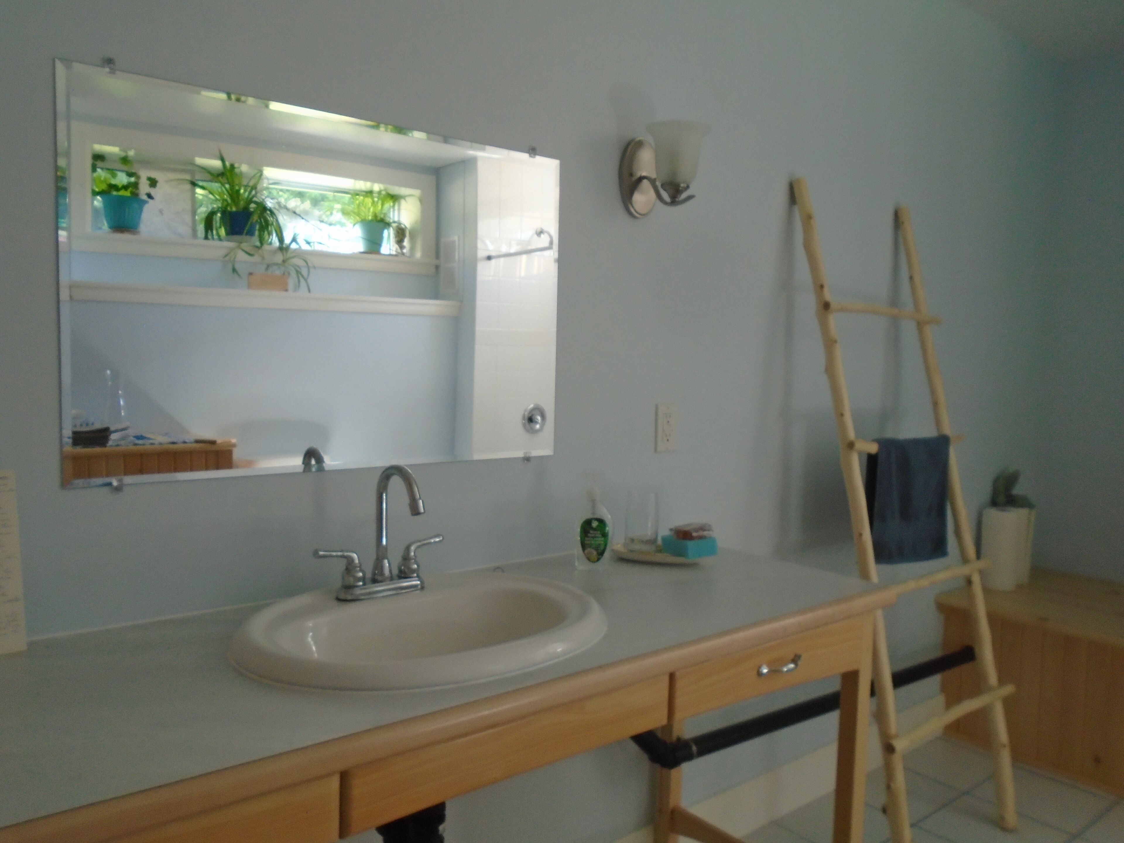 Artisan, spacious home on 64 pastoral acres1 hr west of Ottawa