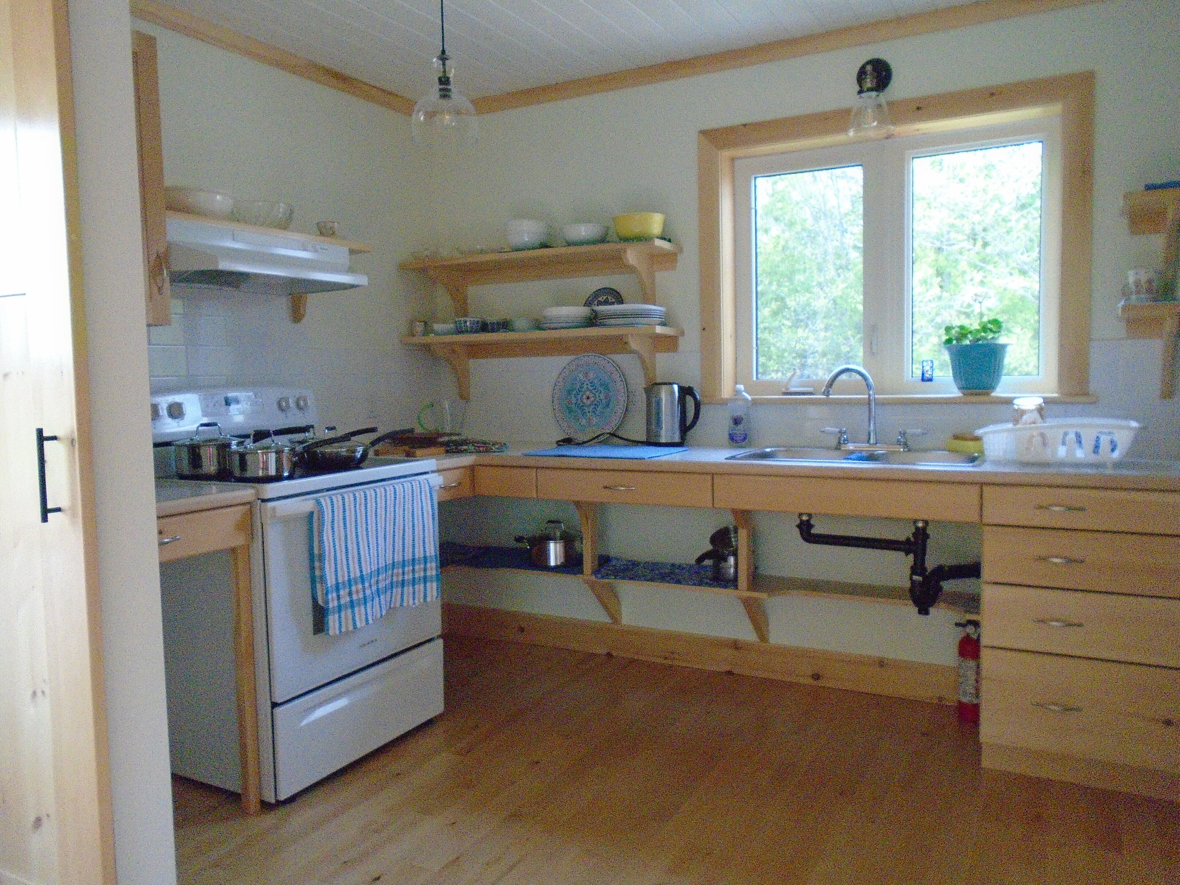 Artisan, spacious home on 64 pastoral acres1 hr west of Ottawa