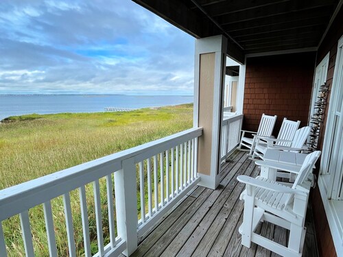 La Dolce Vita II: Soundfront condo w/sunset views, community pool, 2 en-suites!