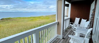 La Dolce Vita II: Soundfront condo w/sunset views, community pool, 2 en-suites!