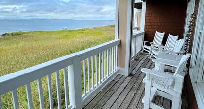 La Dolce Vita II: Soundfront condo w/sunset views, community pool, 2 en-suites!